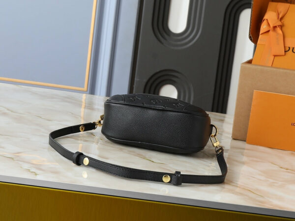 Chic Charm LV Handbag M25518-M26509 Chic Charm LV Handbag M25518-M26509