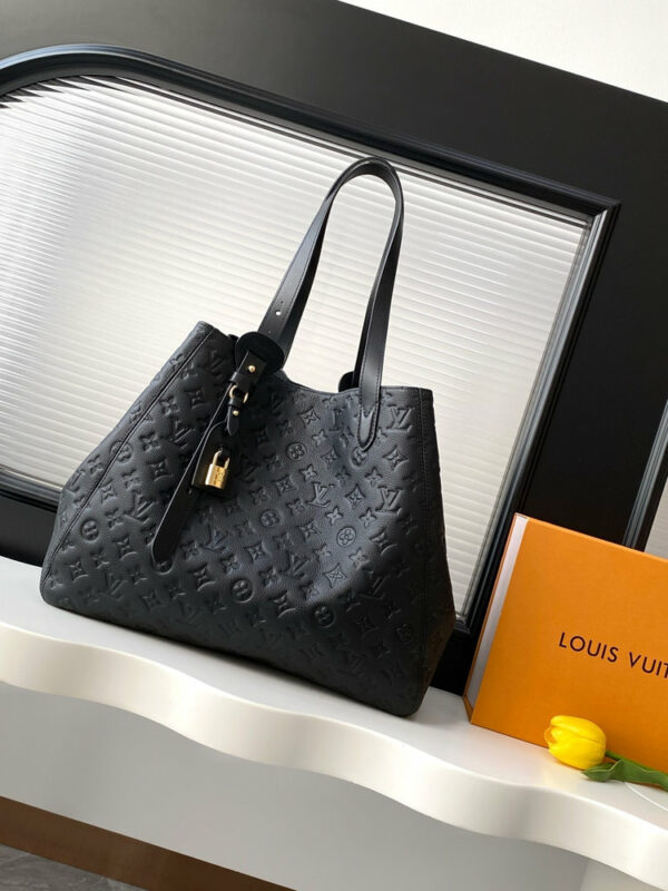 Stylish Fashion Carry LV Handbag M25860 Stylish Fashion Carry LV Handbag M25860