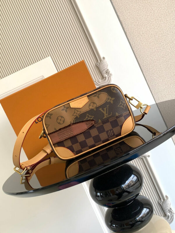 Stylish Fashion Carry LV Handbag M26020 Stylish Fashion Carry LV Handbag M26020