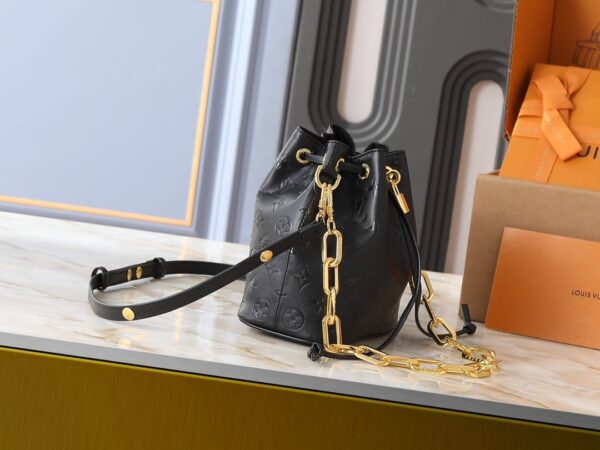 Chic Charm LV Handbag M26216-M26530 Chic Charm LV Handbag M26216-M26530