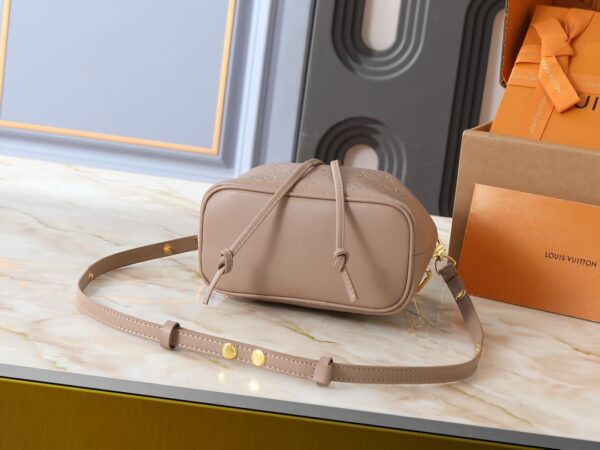 Chic Charm LV Handbag M26216-M26530 Chic Charm LV Handbag M26216-M26530