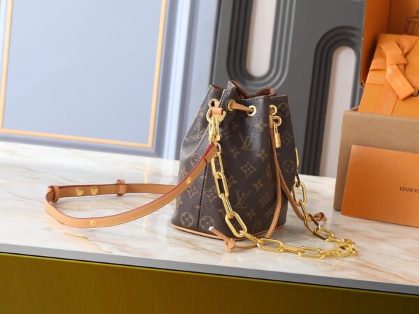 Chic Charm LV Handbag M26216-M26530 Chic Charm LV Handbag M26216-M26530