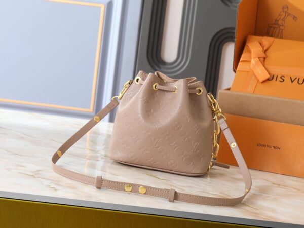 Chic Charm LV Handbag M26216-M26530 Chic Charm LV Handbag M26216-M26530