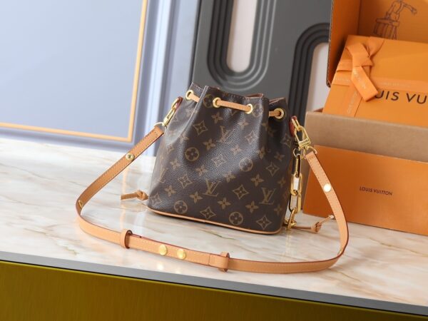 Chic Charm LV Handbag M26216-M26530 Chic Charm LV Handbag M26216-M26530