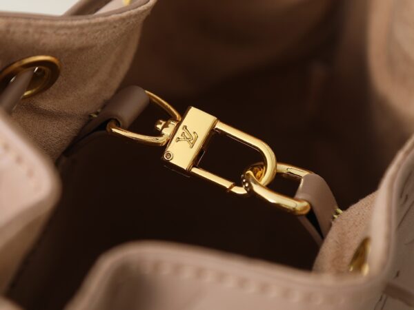 Chic Charm LV Handbag M26216-M26530 Chic Charm LV Handbag M26216-M26530