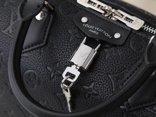Chic Charm LV Handbag M26181-M26392 Chic Charm LV Handbag M26181-M26392