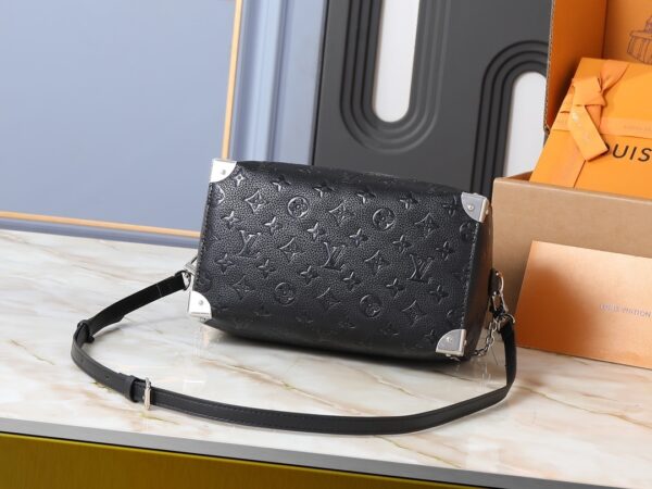 Chic Charm LV Handbag M26181-M26392 Chic Charm LV Handbag M26181-M26392