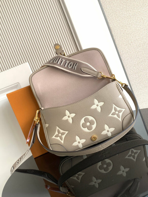Stylish Fashion Carry LV Handbag M46386 Stylish Fashion Carry LV Handbag M46386