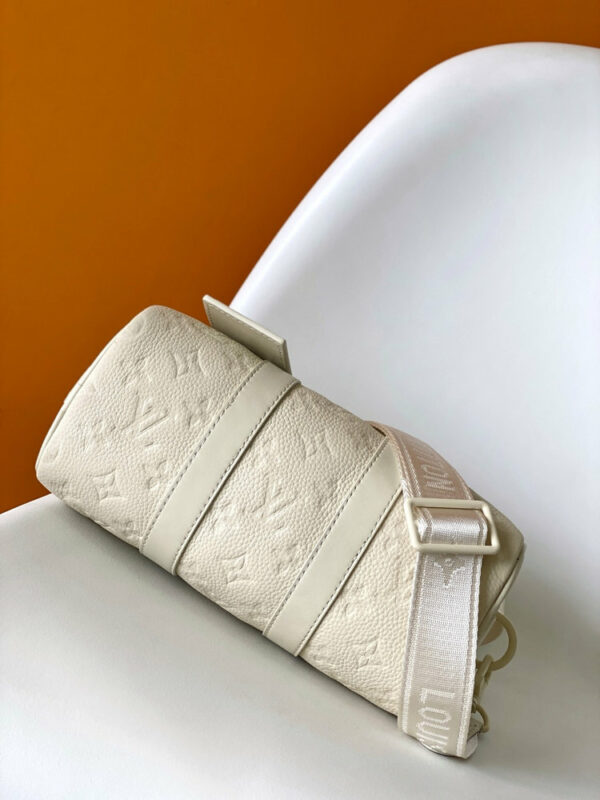 Stylish Fashion Carry LV Handbag M24432 Stylish Fashion Carry LV Handbag M24432