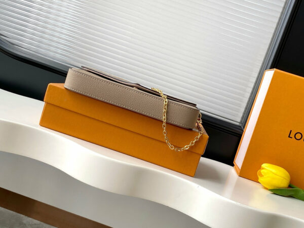 Stylish Fashion Carry LV Handbag M82477
