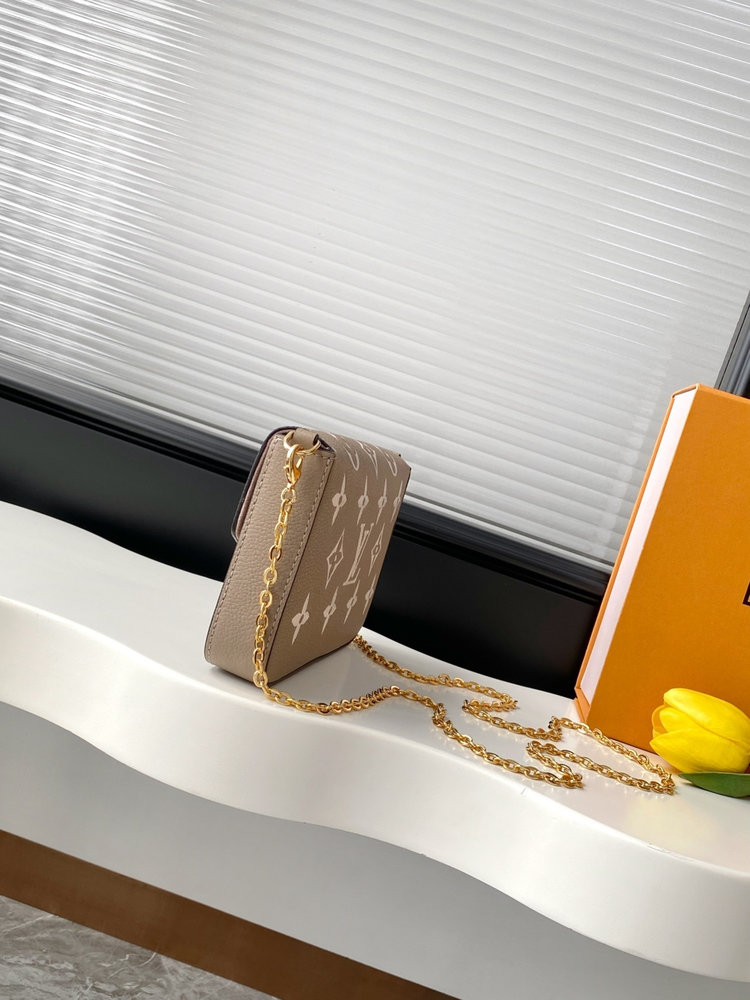 New Collection Fashion LV Handbag M82477 New Collection Fashion LV Handbag M82477