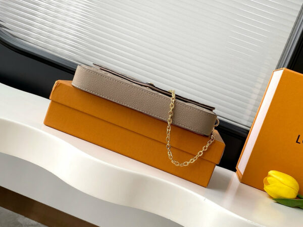 Stylish Fashion Carry LV Handbag M82477