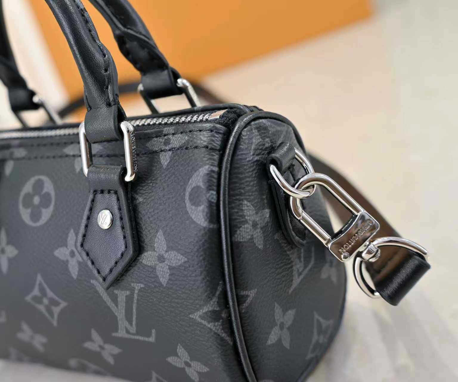 Luxury LV Handbag M26573 Luxury LV Handbag M26573