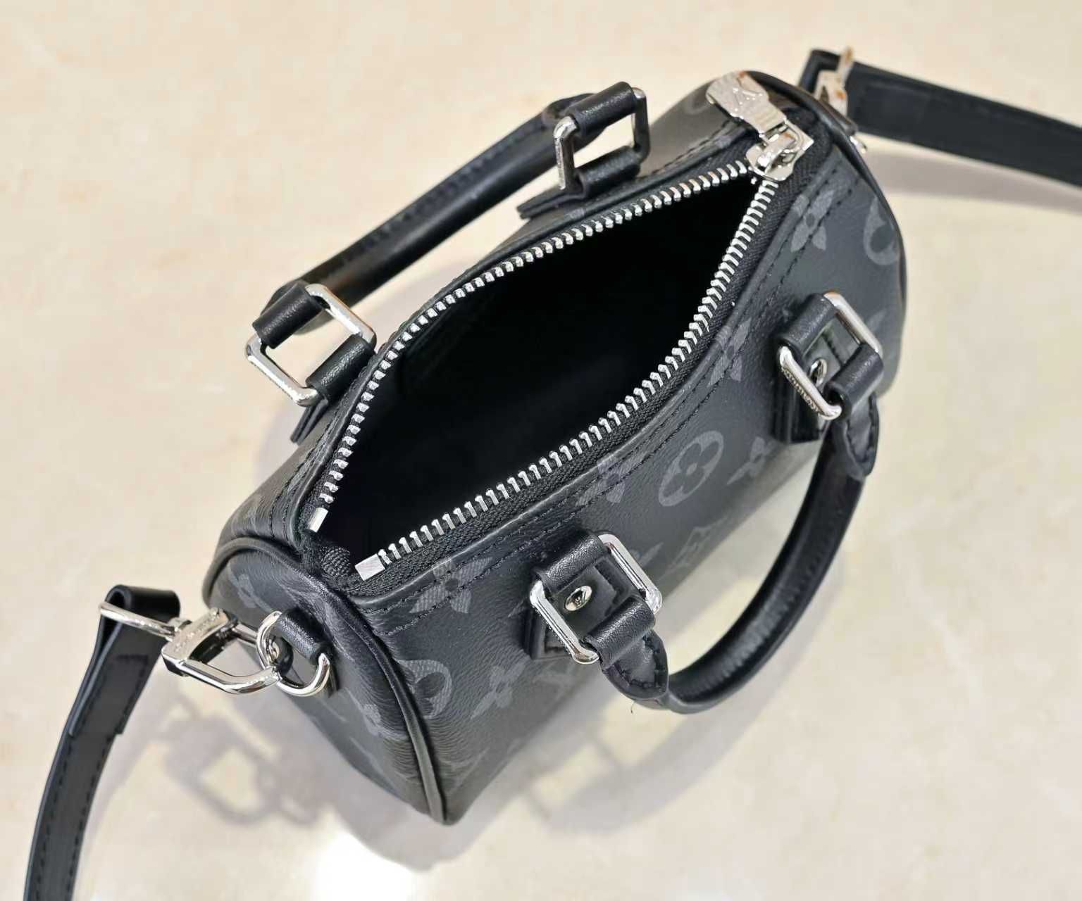 Luxury LV Handbag M26573 Luxury LV Handbag M26573