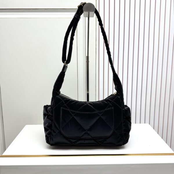 Chic Charm CN Handbag 6208