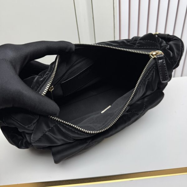 Chic Charm CN Handbag 6208