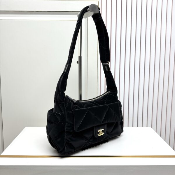 Chic Charm CN Handbag 6208