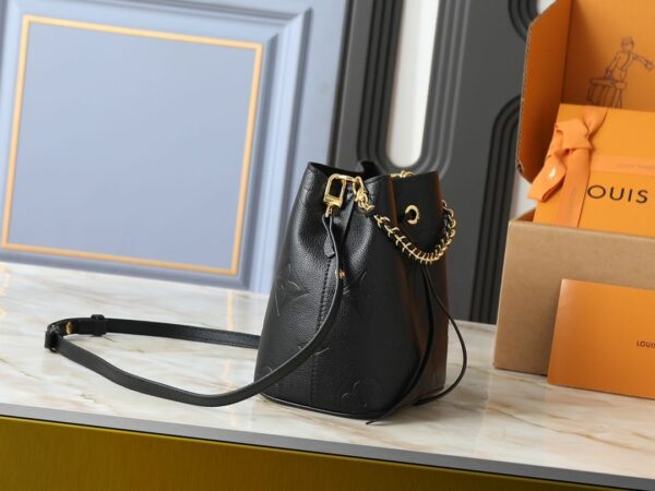 Chic Charm LV Handbag M25675-M46581 Chic Charm LV Handbag M25675-M46581