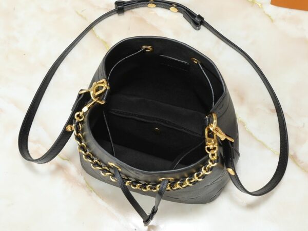 Chic Charm LV Handbag M25675-M46581 Chic Charm LV Handbag M25675-M46581