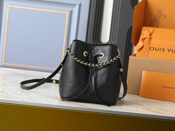 Chic Charm LV Handbag M25675-M46581 Chic Charm LV Handbag M25675-M46581