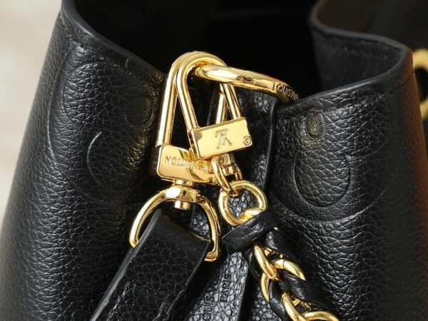 Chic Charm LV Handbag M25675-M46581 Chic Charm LV Handbag M25675-M46581