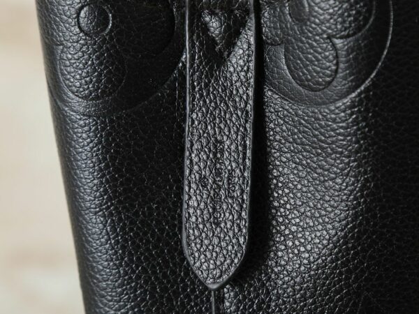 Chic Charm LV Handbag M25675-M46581 Chic Charm LV Handbag M25675-M46581