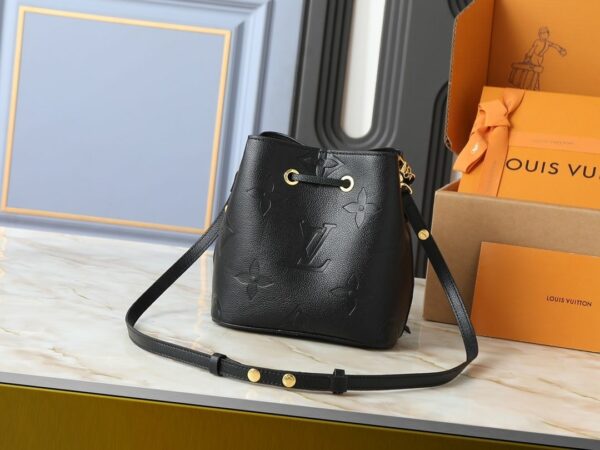 Chic Charm LV Handbag M25675-M46581 Chic Charm LV Handbag M25675-M46581