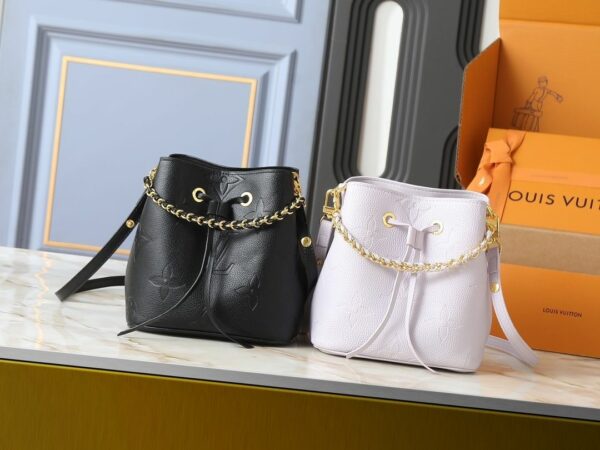 Chic Charm LV Handbag M25675-M46581 Chic Charm LV Handbag M25675-M46581