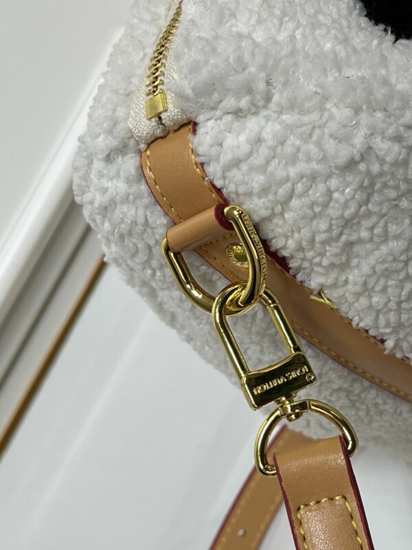 Chic Charm LV Handbag M23468-M40390