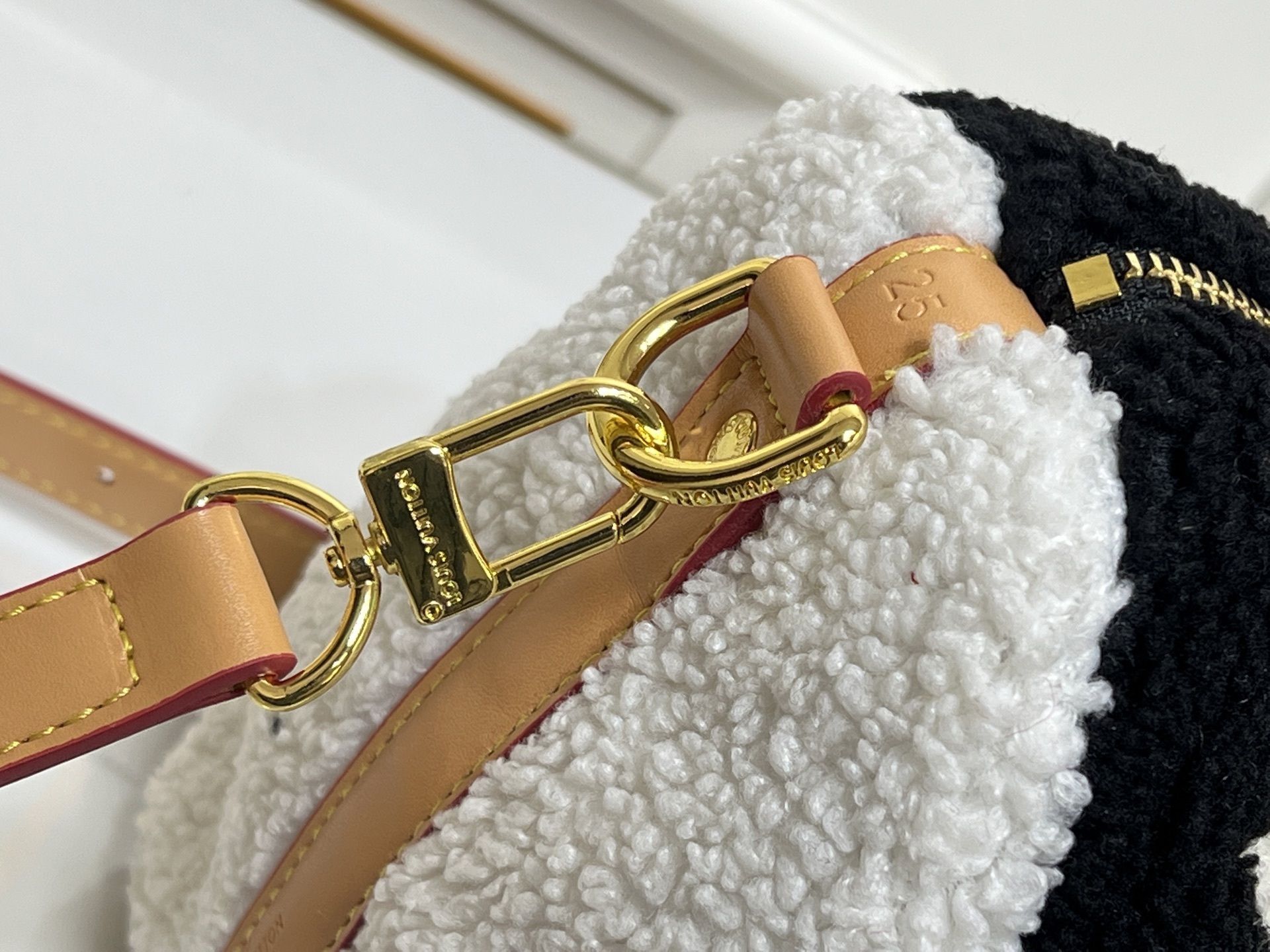 Luxury LV Handbag M23468-M40390 Luxury LV Handbag M23468-M40390