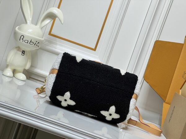Chic Charm LV Handbag M23468-M40390