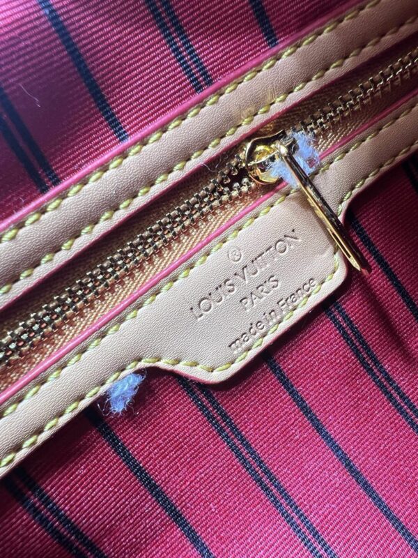 Chic Charm LV Handbag M23468-M40390
