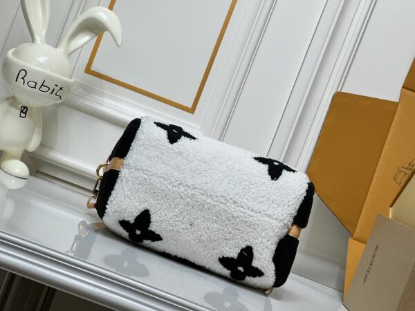 Chic Charm LV Handbag M23468-M40390