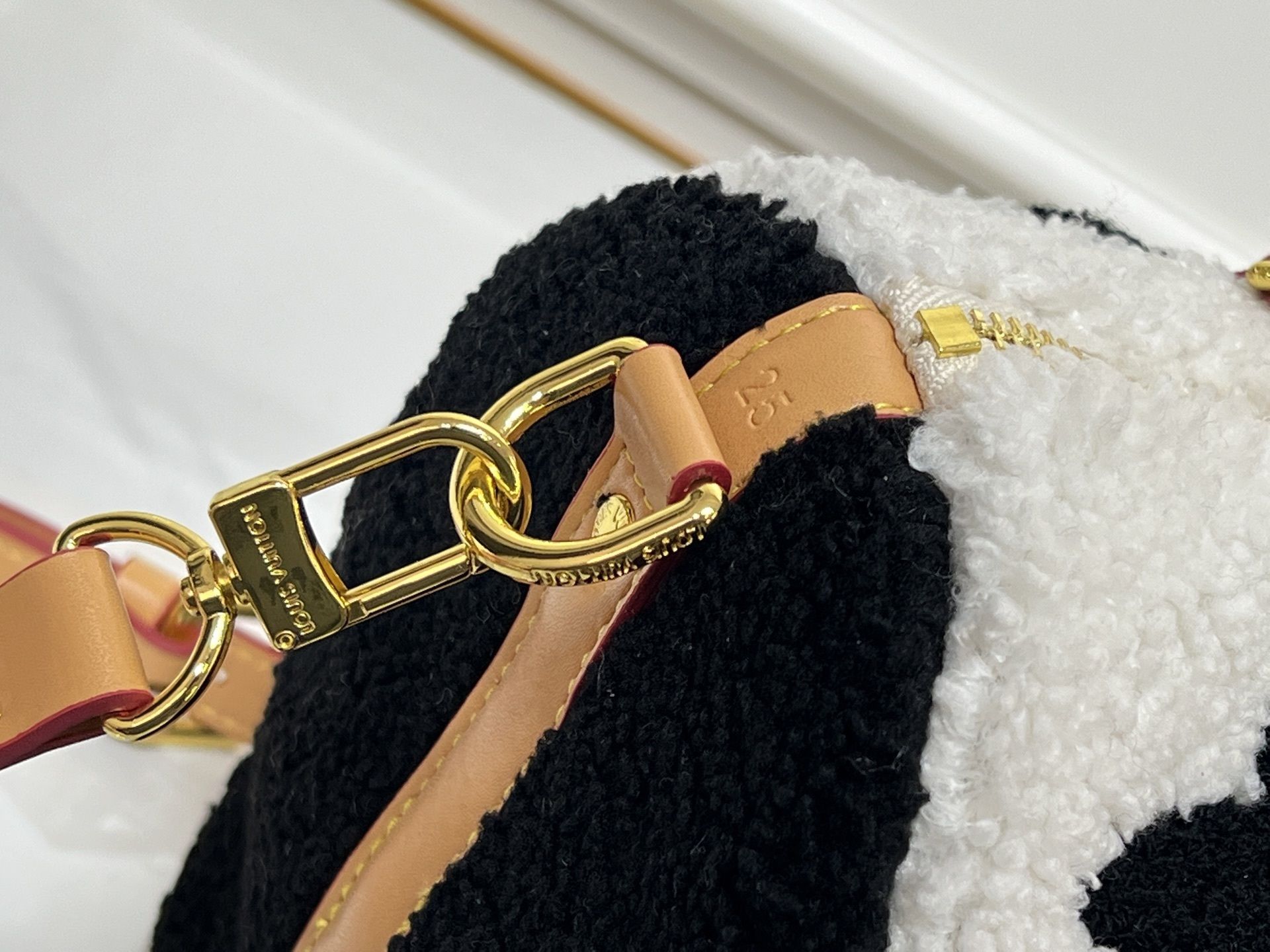 Luxury LV Handbag M23468-M40390 Luxury LV Handbag M23468-M40390