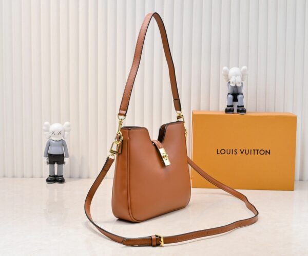 Chic Charm LV Handbag 120693