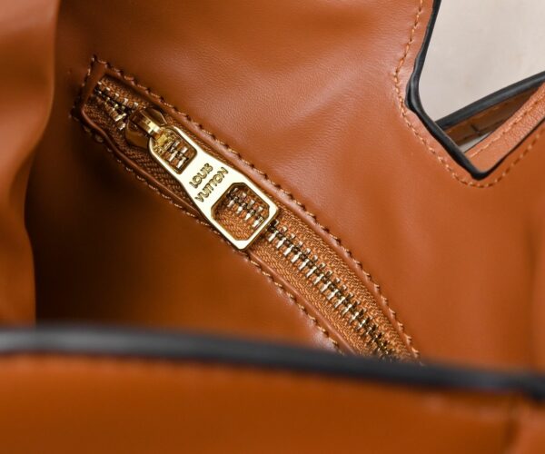 Chic Charm LV Handbag 120693