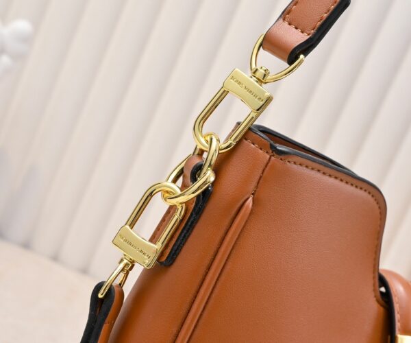 Chic Charm LV Handbag 120693