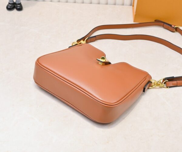 Chic Charm LV Handbag 120693