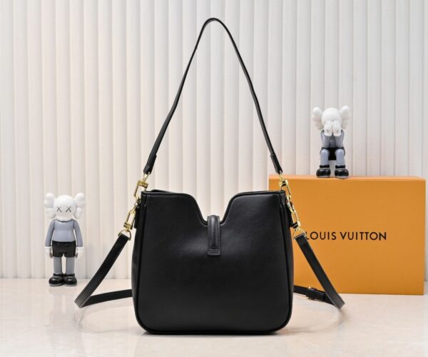 Chic Charm LV Handbag 120693