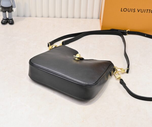 Chic Charm LV Handbag 120693