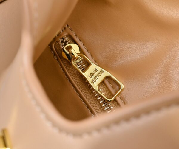 Chic Charm LV Handbag 120693