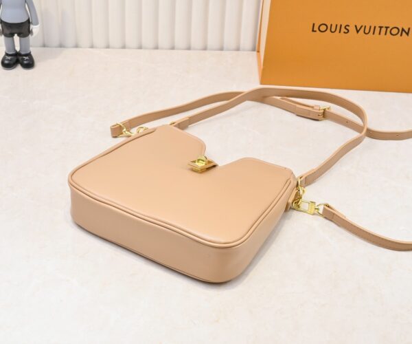 Chic Charm LV Handbag 120693