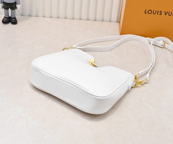 Chic Charm LV Handbag 120693