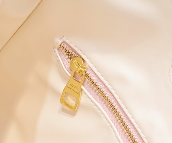 Chic Charm LV Handbag 120693