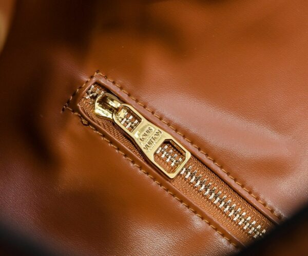 Chic Charm LV Handbag 119563