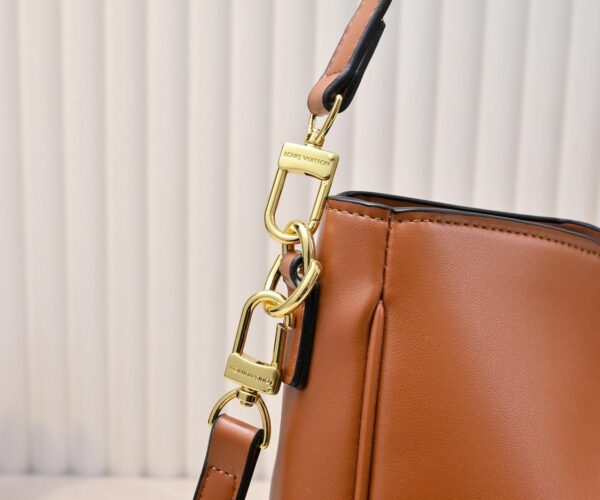 Chic Charm LV Handbag 119563