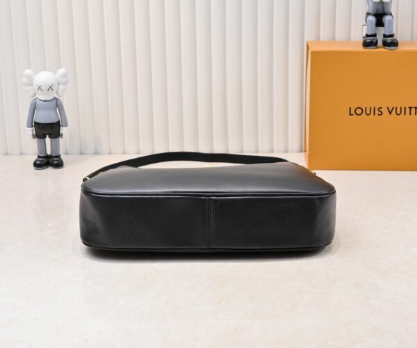 Chic Charm LV Handbag 119563