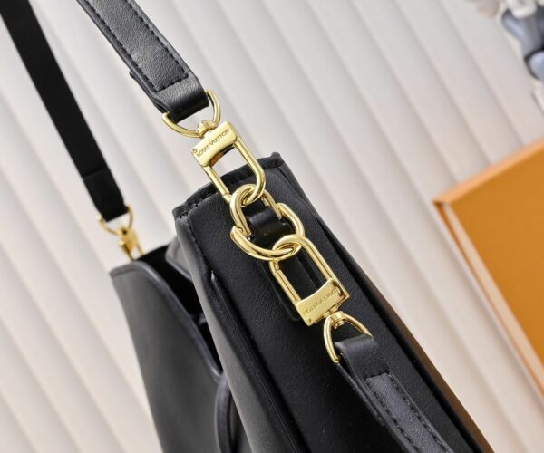 Chic Charm LV Handbag 119563
