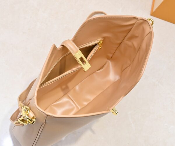 Chic Charm LV Handbag 119563