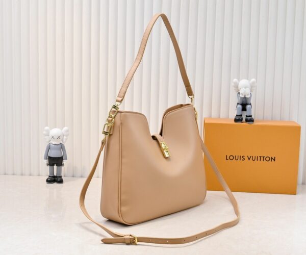 Chic Charm LV Handbag 119563
